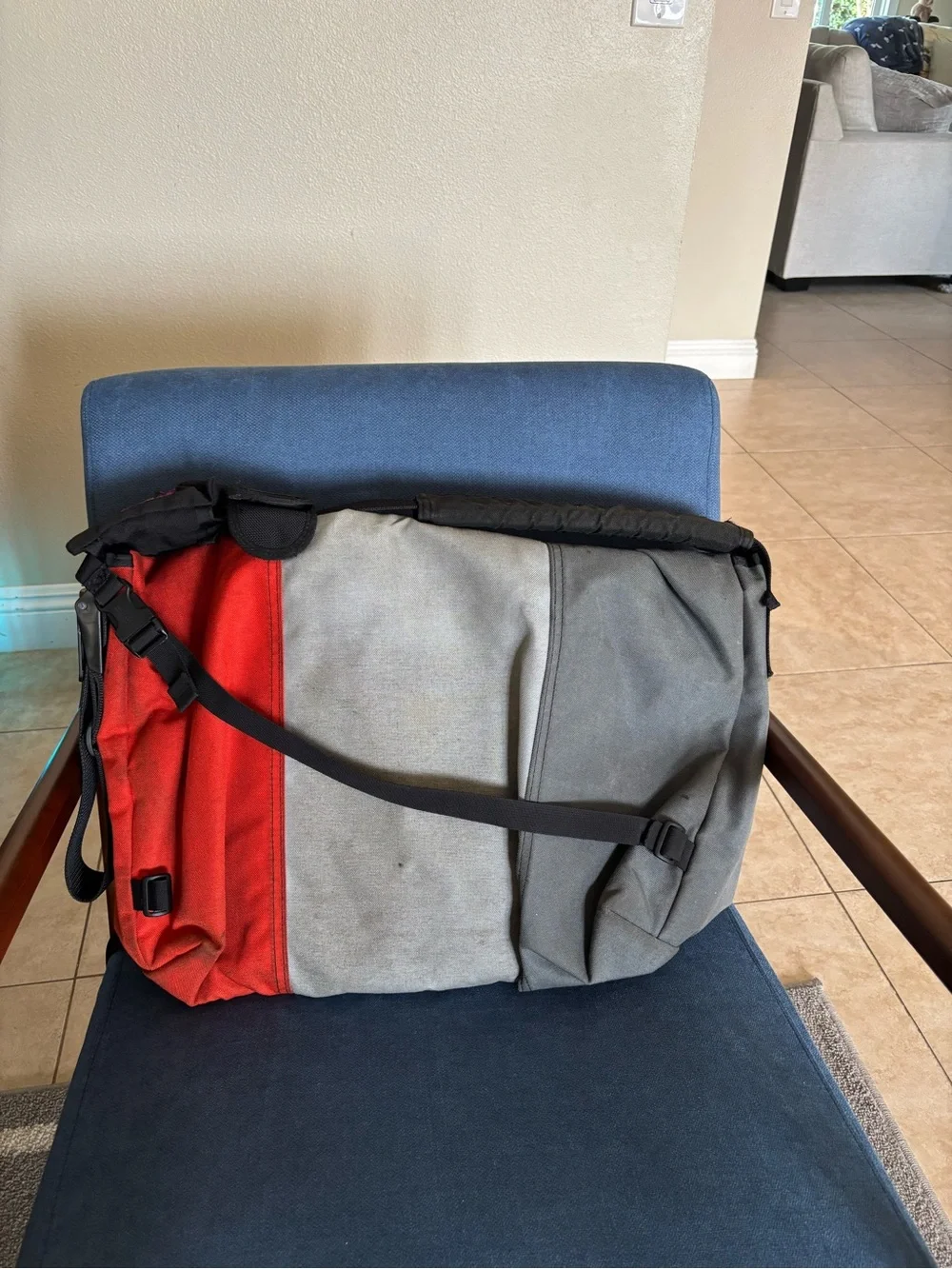 Timbuk2 Classic Messenger Bag – Orange/Gray/Black – XL Size